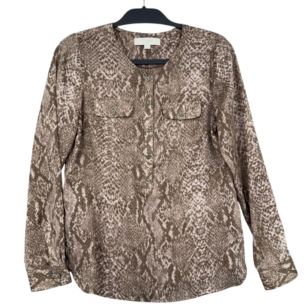 LOFT Snakeskin Print Henley Blouse Womens Small 100% Polyester Brown Tan‎